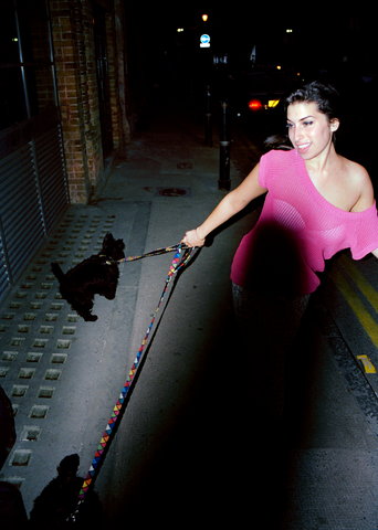 Amy Winehouse on Princelet Street - 'Frank' album cover.